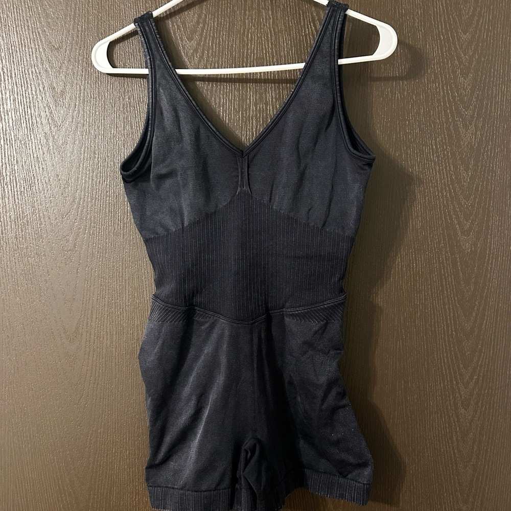 JoyLab Black Sleeveless V‑Neck Bodysuit Romper